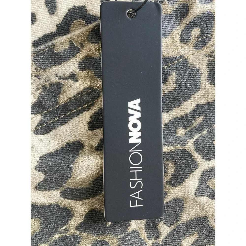 Fashion Nova Women’s Junior Size 15 Long Leopard Jeans Flared NWT. New With Tags - Picture 4 of 16
